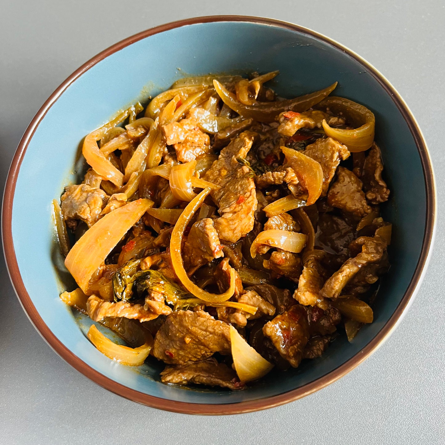 Sauté de bœuf au basilic pimenté